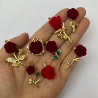 Özel Tasarım Lüks Işıltılı Kalp Şeklinde Pirinç Altın Kaplama CZ Kristal Kolye Ucu Renkli Aşk Kalbi Kolye Bileklik Uçları Toptan Satış