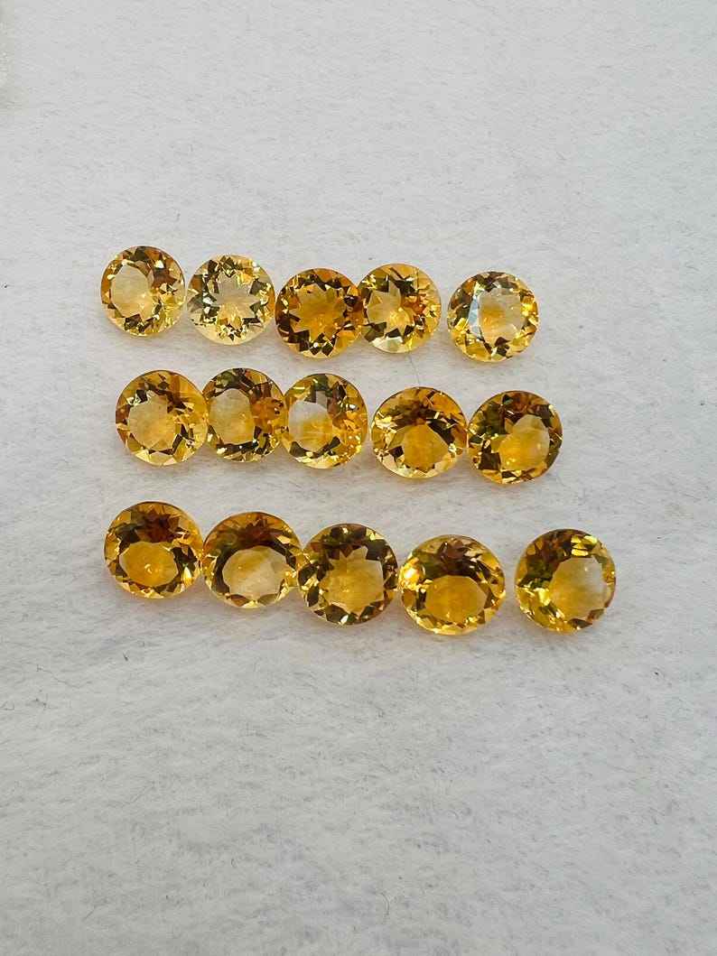 สีเหลือง