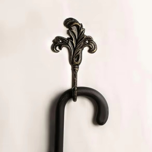 Ganchos individuales de diseño de hierro fundido (flor de iris) montado en la pared para decoración del hogar y uso de ropa - Product Image 1