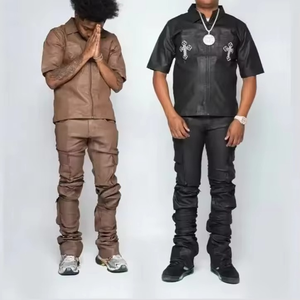 Conjunto de Dos Piezas de Alta Calidad, Camisa de Cuero PU con Cierre y Bordado Urbano Personalizado y Pantalones Acampanados, Traje Deportivo de Cuero para Hombre - Product Image 1