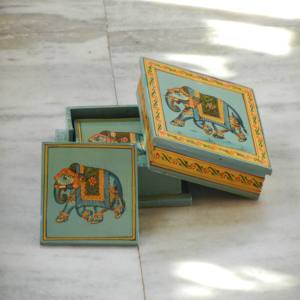 Sous-verres en bois peints à la main de style bohème Dessous de plat faits par l'artiste Décoration de table Dessous de verre pour boissons à la maison Tapis et tampons - Product Image 1