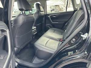 2021 Toyota RAV-4 XLE Premium FWD พร้อมเบาะหนังกล่องเกียร์อัตโนมัติด้านหลัง R17ชั้นวางหลังคาอัลลอยด้านซ้าย - Product Image 3