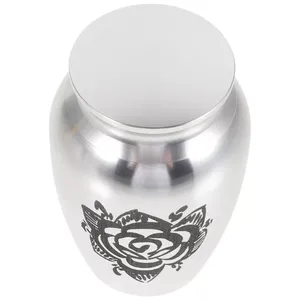 Urna Funeraria de Aluminio Estilo Americano Pintada en Plata con Grabado Floral, Duradera y Ecológica - Product Image 5