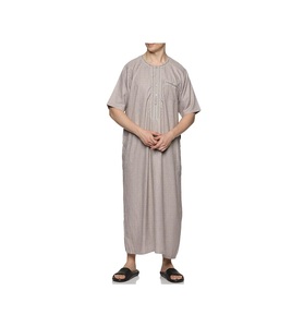 Venta al por mayor por encargo de los hombres de tela de seda tradicional islámica vestido árabe Al Daffah Jubba Thobes con personalizar su logotipo - Product Image 2