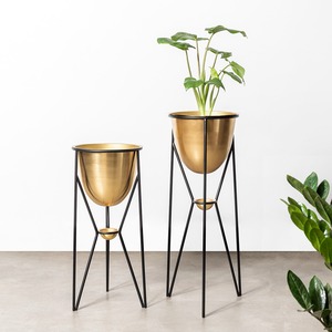 Macetas exclusivas de metal hechas a mano, eleva tu espacio con diseños de moda, macetas colgantes para balcón, sala de estar - Product Image 1