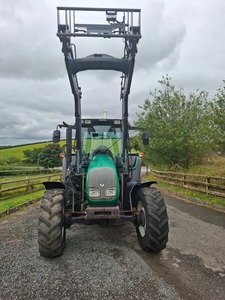 2009 Vaaltra N92 con cabina de muelles, cargador autonivelante Quicke, mandos de cargador de joystick eléctrico en general Buen Estado - Product Image 4
