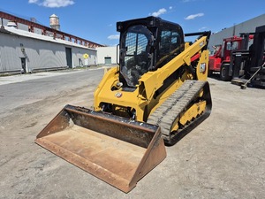 รถตักล้อยางดีเซล 299D3 XE ปี 2023 กำลัง 92 กิโลวัตต์ แบบตีนตะขาบ รับประกัน 2 ปี - Product Image 1