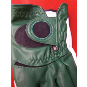 Gants de golf professionnels pour femmes Design uni en cuir véritable Cabretta confortable de haute qualité pour une utilisation sportive en vente - Product Image 4