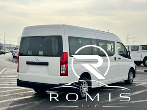 TOYO_TA HIACE 2023 FWD Van Turbo Diesel con Telecamera Posteriore a 360° e Sedili Illuminati - Product Image 2