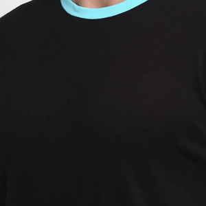 Camiseta Personalizada de Manga Larga con Logotipo Frontal para Hombre |   Camiseta Ecológica con Paneles en Contraste Negro y Azul |   Premium - Product Image 5