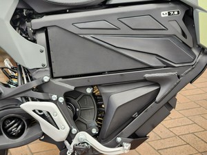 Venta de Motocicleta Deportiva Doble Propósito Zer1 FX 7.2 Nueva 2025 con Garantía de 3 Años, Cilindrada de 1000-1500cc, Velocidad Máxima >80km/h - Product Image 4