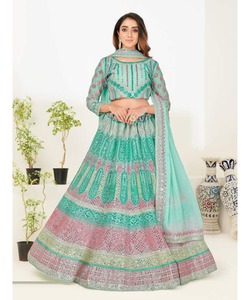 Festival de bodas nupciales Wear LehengaCholi para mujeres en rojo con trabajo de perlas y bordado - Product Image 3