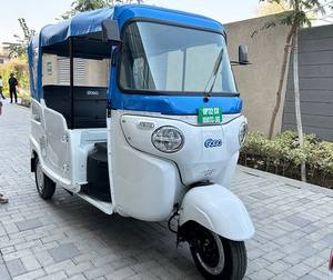 บาจาจ โกโก้ พี5009 อีวี รถสามล้อไฟฟ้า สำหรับขนส่งผู้โดยสารและสินค้าความเร็วสูง แบบเปิดประทุน - Product Image 1