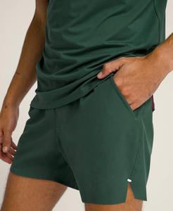 Nouveau short de tennis Performance à la mode pour hommes, confortable, respirant, écologique, imperméable, en polyester, teint uni - Product Image 1