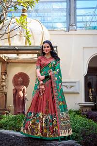 Hermoso Lehenga Choli Con Kalamkari Con Trabajo De Aluminio - Product Image 3