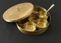 Boîte à épices carrée en laiton pur très rare, élégante, Masala Dani Dabba, 1 cuillère, 9 compartiments, polyvalente