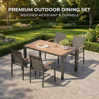 Ensemble de salle à manger d'extérieur 4 places |   Table en WPC avec cadre en aluminium, chaises en maille respirante, accoudoirs en bois |   Terrasse de parc d'hôtel résistante aux intempéries