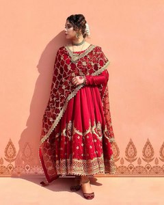 Kurti brodé à la main de broderie lourde ethnique traditionnelle de haute qualité avec la belle robe des femmes Dupatta pour les mariées de fête - Product Image 2