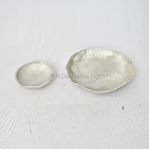 Bol de service de fruits secs en aluminium de haute qualité conception à la main bol de service de chocolats en forme de feuille de finition dorée - Product Image 2