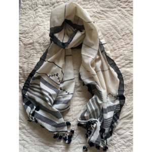Foulard Hijab en Coton Tissé à la Main, Jersey Modal Imprimé Numérique, Rayures Horizontales, Motif Léopard Papier Parchemin, Foulard Musulman - Product Image 1
