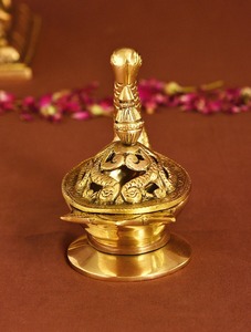 Figurine de cloche dorée en métal brillant, pièce unique artisanale pour l'étagère de bureau, le chemin de cheminée, l'entrée de la maison, l'art d'exposition - Product Image 4