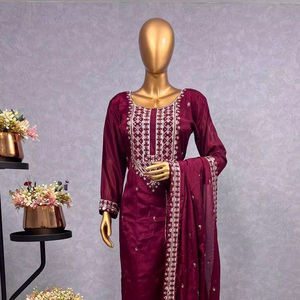 Séquence de soie de Chinon de conception moderne de luxe de haute qualité et haut de créateur brodé de fil avec pantalon et vêtements de mariage Dupatta - Product Image 1