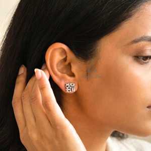 Boucles d'oreilles clous en argent, motif grille oxydé minimaliste, tige en argent sterling - Product Image 6
