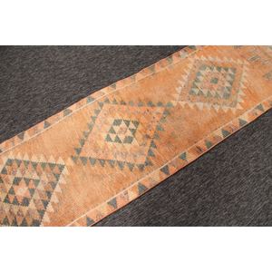 Alfombra Turca Vintage, Alfombra Herki de 2.5x11.2 pies, Alfombra Geométrica Naranja - Product Image 3