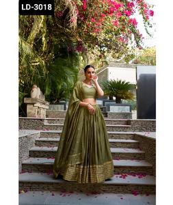 Ropa étnica india Pure Chanderi Plain Lehenga Choli con borde de trabajo Zari con bordado de lentejuelas trabajo Lase Border Dupatta Set - Product Image 1
