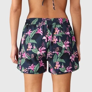 Short en polyester pour femme, non transparent, à motif floral imprimé par sublimation, style large à la cuisse, avec cordon de serrage, idéal pour la plage - Product Image 3