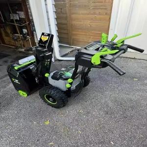 Vendeur vérifié pour la souffleuse à neige à deux étages autopropulsée SNT2800 de 28 pouces avec batterie Peak Power - Product Image 1