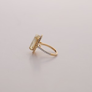 แหวนเพชรทรงรัศมีสีเหลืองเพาะเลี้ยงในห้องปฏิบัติการ ได้รับการรับรองจาก IGI พร้อมวงแหวนล้อมเพชรสำหรับหมั้นและแต่งงาน ทำจากทอง 9K สีเหลือง / ทองคำขาว และทองคำชมพู - Product Image 2