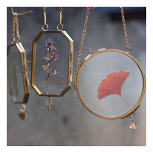 Cadre photo miniature en verre transparent de qualité exceptionnelle à prix avantageux, cadre photo suspendu, fleur pressée, finition dorée, forme personnalisée - Product Image 4