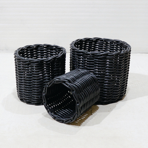 Artex Dong Thap Factory Juego de cestas de mimbre de plástico negro tejido a mano para almacenamiento de plantas o decoración interior exterior Vietnam - Product Image 3