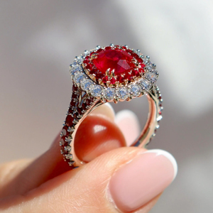 Anillo de compromiso de lujo al por mayor con rubí para mujer, corte ovalado, halo, plata 925, micro pavé, joyería de moda - Product Image 2