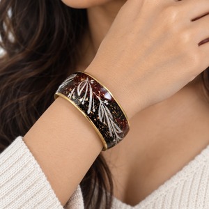Bracelet manchette en laiton plaqué or, motif vigne argentée émaillée marron foncé moucheté, fait main, style indien, bijoux de mode, vente en gros B2B - Product Image 2