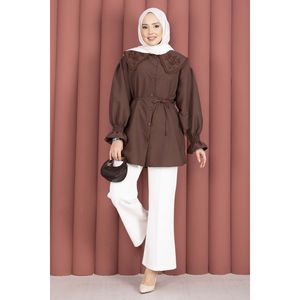 Túnica Formal Marrón para Mujer con Cuello Bordado, Cintura con Cordón Ajustable, Adornos Florales, Chifón, Tejido de Rayón, Tallas XS-XL, Ideal para Fiestas - Product Image 1