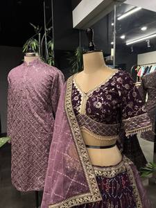 Ensemble de créateur moderne pour couple Lehenga Choli Kurta de style traditionnel le plus vendu pour les fêtes de mariage prix de gros en vrac en Inde - Product Image 6