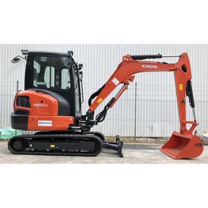 Miniexcavadora Kubota KX033-4 con Capacidad de Cazo de 0.03m³, Alta Potencia de Excavación, Color Naranja y Negro - Product Image 2