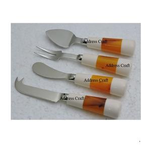 Vente directe en usine ensemble de fromage en acier inoxydable avec manche en résine 2025 vente chaude ensemble de couteaux à fromage épandeur fourchette ensemble de couteaux - Product Image 1