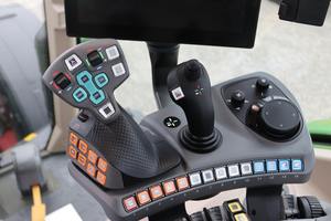 2023 Fendt 720 Vario Tractor - Premium 200 HP MFWD Tractor con transmisión Vario, sistema hidráulico eficiente y comodidad del operador - Product Image 6