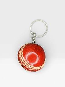 Porte-clés mini balle de cricket avec logo personnalisé 2025 porte-clés en cuir véritable avec promotions pour les fans de cricket - Product Image 3