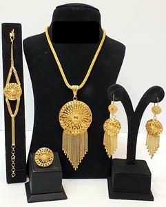 Conjunto de colgante elegante chapado en oro de 24 quilates de alta calidad estilo clásico con circón para Aniversario de compromiso de fiesta de boda - Product Image 1