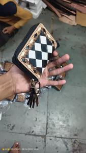 Portefeuilles en cuir usiné à la main fabriqués à partir de cuir véritable Durable fait à la main dans des conceptions uniques pour les hommes et les femmes - Product Image 4