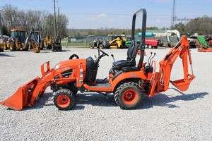 Kubota Wheel Tractor 25HP With Front Loader Red Color - Product Image 6