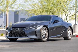 Lexus LC 500 2018 Usado en Buen Estado, Paquete Deportivo con Techo de Carbono, Motor V8 de 5.0 Litros, Interior Rojo R-ioja - Product Image 1