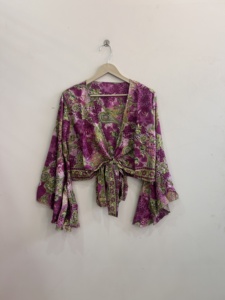 Blusa de seda vintage con mangas acampanadas, estilo retro, para mujer, ideal para vacaciones. - Product Image 5