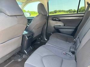 Voiture d'occasion fiable Toyota Highlander LE 2022 - Product Image 6
