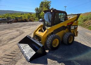 Livraison gratuite Chargeuse sur pneus CATERPILLAR 262D EROPS, cabine avec chauffage et climatisation. Accouplement rapide. Chargeur sur pneus auxiliaire hydraulique - Product Image 2