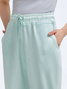 Pantalones Deportivos de Mujer OEM de Alta Calidad, Personalizados, Extra Grandes, Color Verde Menta, Gruesos para Invierno, con Bolsillos Laterales y Puños Elásticos - Product Image 4